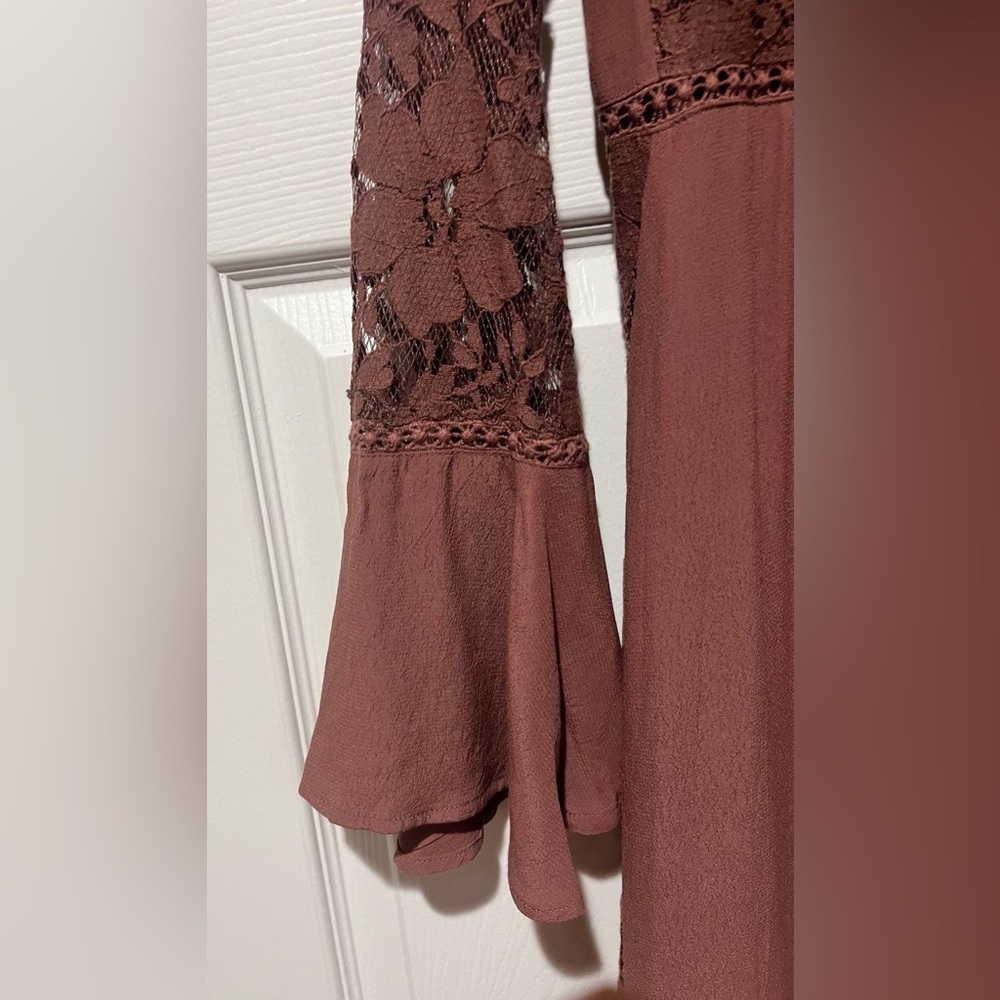 Elegant Lace-Trimmed Plum Maxi Dress - Picture 5 of 6